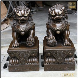 铸铜宫门狮雕塑