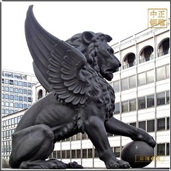 带翅膀的铜狮子雕塑